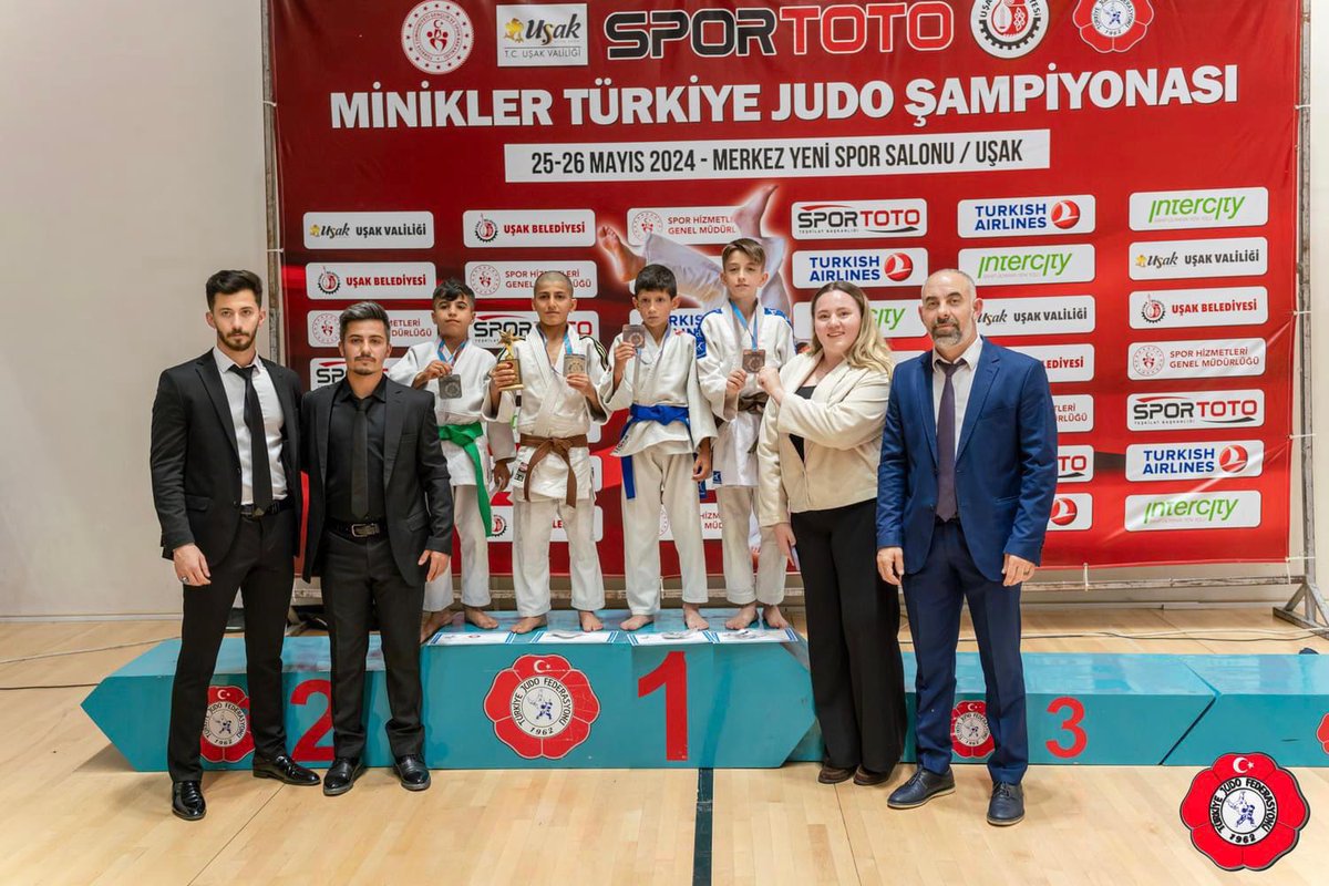 25 - 26 Mayıs tarihleri arasında düzenlenen Spor Toto 2024 Minikler Türkiye Judo Şampiyonası'nda Büyükşehir Belediyesi sporcularımız; - Umut Akbaş Türkiye İkincisi - Ebubekir Yıldırım Türkiye Üçüncüsü olmuştur. Makedonya’da yapılacak olan Balkan Judo Şampiyonasına katılmaya