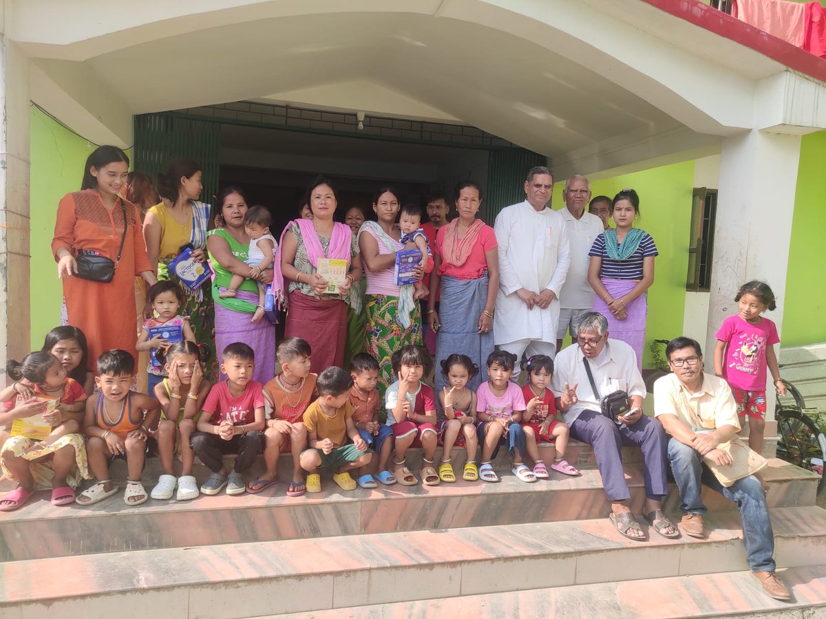 भारत सेवा संस्थान (BSS) के सचिव श्री गिरधारी सिंह बापना एवं संयोजक श्री हनुमान शर्मा ने निवास पर मुलाकात की।

श्री हनुमान शर्मा मणिपुर से लौटे हैं जहां उन्होंने भारत सेवा संस्थान एवं नेशनल यूथ प्रोजेक्ट की ओर से वहां के हिंसा प्रभावित तमाम जिलों में राहत सामग्री का वितरण किया।