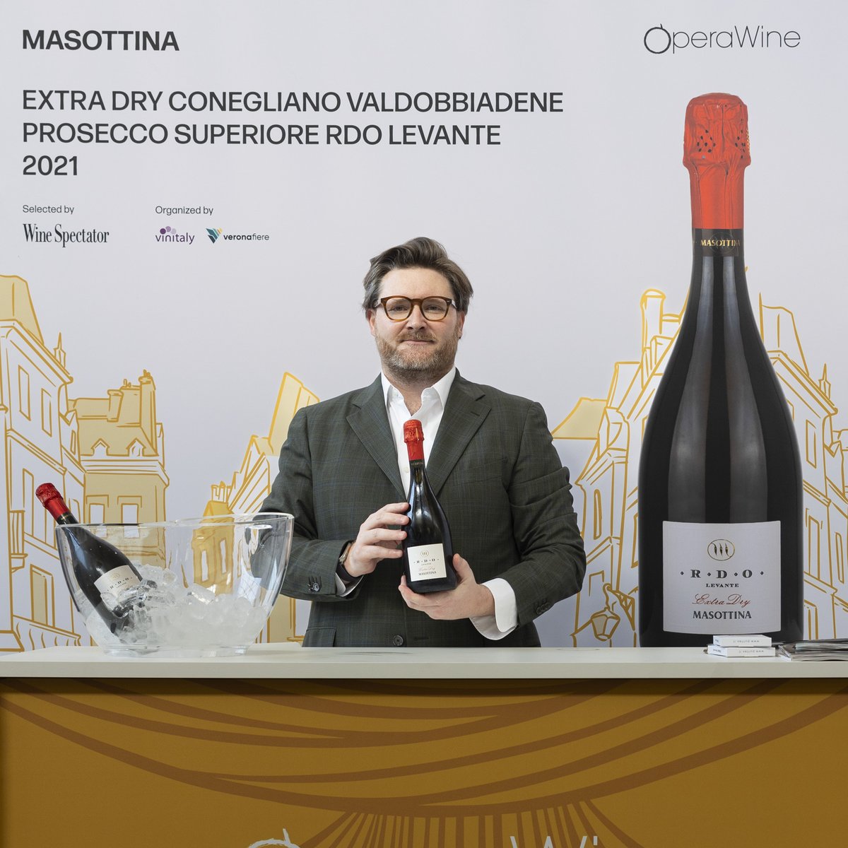 Here is the portrait of @Masottina_Wines, one of the great Italian producers selected by Wine Spectator for #operawine2024. During this year's Grand Tasting, they shared with guests their Extra Dry Conegliano Valdobbiadene Prosecco Superiore RDO Levante 2021. Congratulations!