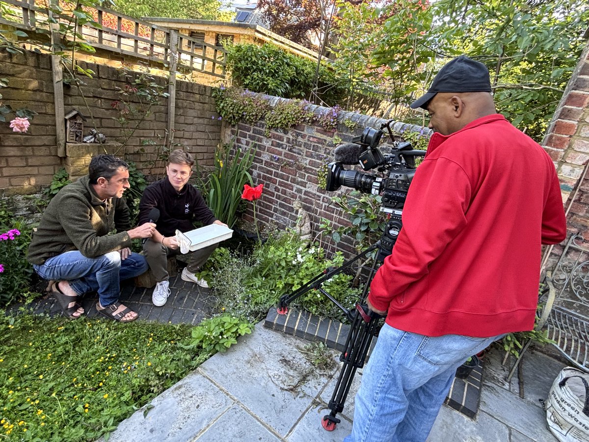 About to go live from my #pond for ⁦<a href="/BBCBreakfast/">BBC Breakfast</a>⁩ with ⁦⁦⁦<a href="/SalterPete/">Pete Salter</a>⁩ <a href="/WildlifeTrusts/">The Wildlife Trusts</a>⁩