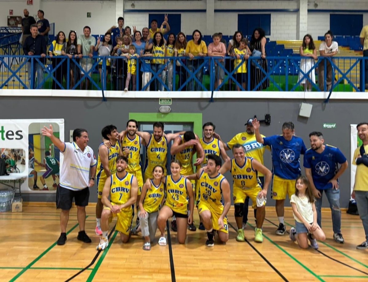 🏆 Empezamos el día escuchando eso de ¡𝑾𝑬 𝑨𝑹𝑬 𝑻𝑯𝑬 𝑪𝑯𝑨𝑴𝑷𝑰𝑶𝑵𝑺!

El #SeniorMasc Opticalia se llevó la Liga Axarquía en la final ante Rincón Basket Club cumpliendo el objetivo de la temporada. 

¡ORGULLOSOS DE VOSOTROS!

🟡🔵 #azulconamarilloresplandecientebrillo