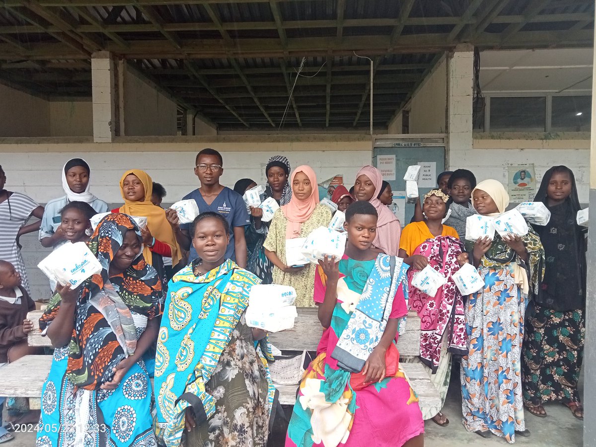 In Kilifi Rabai Sub-county having a session on Menstrual Hygiene Management at Rabai Sub-county Hospital, Rabai YACH making sure everyone is well empowered on MHM and they manage menstruations with dignity #PeriodeFriendlyWorld #WMHM @kilifi_youth @DOHKilifi @DreamAchieversk