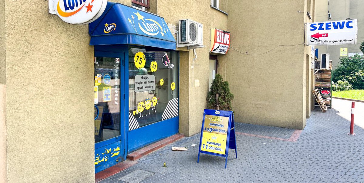 MiastoUrsynow's tweet photo. Wysoka wygrana w #Lotto na Ursynowie 💸 Parę dni temu jeden z ursynowian zapewnił sobie stałą dodatkową pensję przez 20 lat. Wygrana padła na ulicy #Herbsta, tej samej, przy której ponad rok temu ktoś trafił szóstkę i zgarnął prawie 3 miliony…https://t.co/0sTG6DdfHu https://t.co/Zp5H1UP5RE