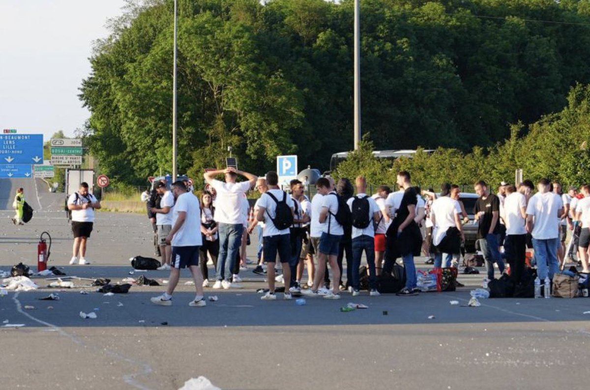 Erreurs humaines, dysfonctionnements et provocation : pourquoi la situation a dérapé entre les supporters de l'OL et du PSG ow.ly/UKkk50RWhGE