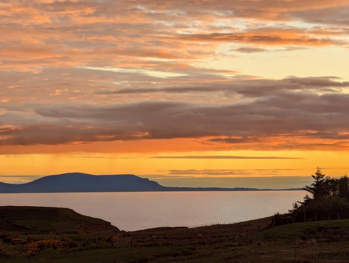 Sundown - a sky of freshly polished 'orange' agate.

The Quiraing, north Trotternish, Isle of Skye, from Red River Croft.