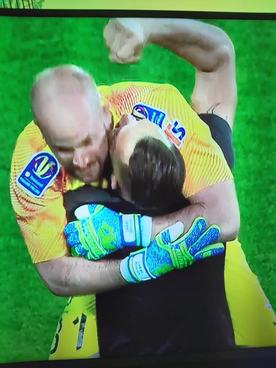 Czasem nie trzeba nic mówić !!!⚪️🔴Dziękuję : Drużynie , Sztabowi , Marcin Cabaj ( wykonaliśmy zadanie 🫡👌) , Bramkarzom ( Lucas&amp;Madej&amp;Golo ) , Trenerom bramkarzy Akademii  <a href="/sendor_ek/">Sendor_ek</a> 
Kibicom - wielki szacunek 🫡💪
⚪️🔴