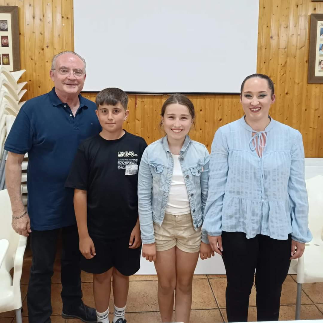 FallaBSR's tweet image. En Junta celebrà el passat divendres 24, se va nomenar el quadre d'Honor per a les Falles'25:
- Fallera Major: Ainhoa Ruiz i Bernad
- Fallera Major Infantil: Cayetana Sánchez i Martínez 
- President Infantil: Asier Cortés i Vázquez
#FallaBSR #Falles25 #JuntsMolemMes #Benicampa