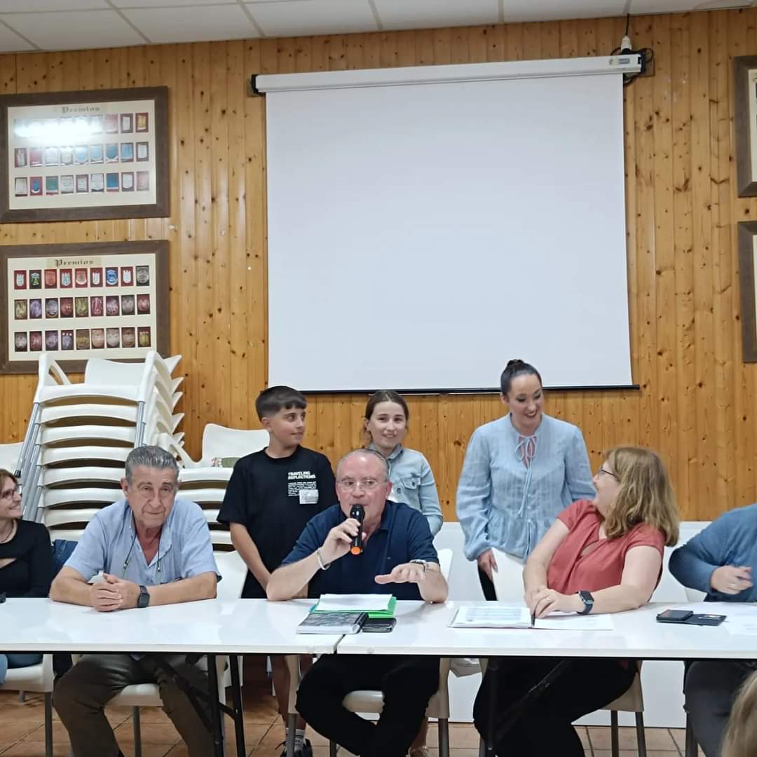 FallaBSR's tweet image. En Junta celebrà el passat divendres 24, se va nomenar el quadre d'Honor per a les Falles'25:
- Fallera Major: Ainhoa Ruiz i Bernad
- Fallera Major Infantil: Cayetana Sánchez i Martínez 
- President Infantil: Asier Cortés i Vázquez
#FallaBSR #Falles25 #JuntsMolemMes #Benicampa