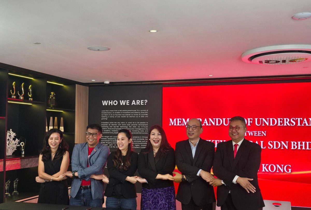 mannchandy's tweet image. With our Hong Kong Partner!