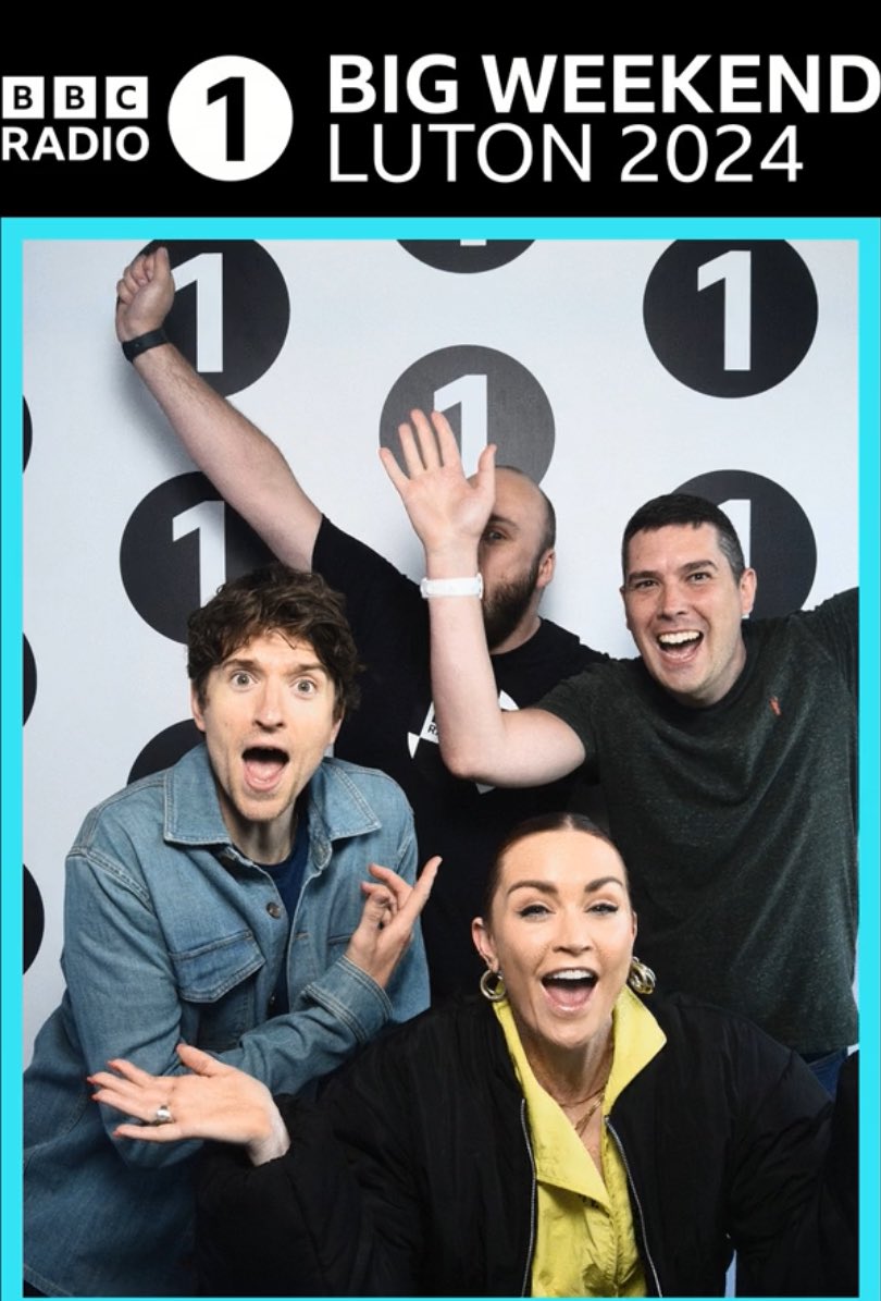 Tibble29's tweet image. Met @gregjames and @ariellefree yesterday and immediately had verbal diarrhoea 🙈, then had my face covered in the picture 😂😂