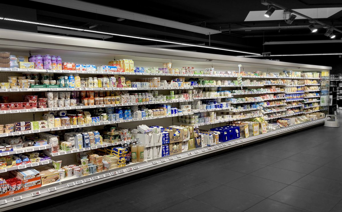 whatsontheshel1's tweet photo. Long open fridge with dairy products in the supermarket

Editorial photo

https://t.co/HtppCvCWWB

@Shutterstock 

#natural #yogurt #organic #wholemilk
#kefir #haymilk #coffeecream
#whippedcream #whippedcurd
#leancurd #protein #buttermilk #cream #sourcream #blueberries https://t.co/W6EcBTb36f