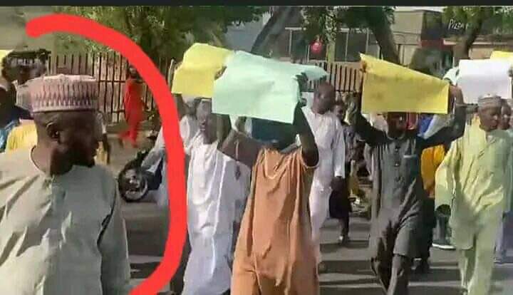 RayTilde's tweet photo. Former Ganduje aides were said to have caused yesterday’s staged protest in Kano. Below are their pictures from the protest. https://t.co/wOVakRkU9A