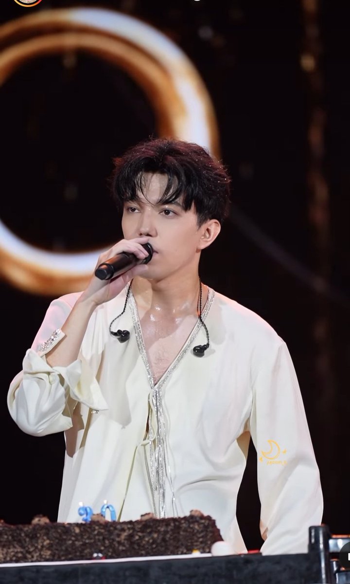 OlgaG567's tweet photo. @dimash_official Это был незабываемый концерт! Спасибо!
Пусть сбудется Ваше желание, которое Вы озвучили на сцене, задувая свечи на торте, о том, чтобы был мир во всём мире, о том, чтобы дети никогда не плакали....
HAPPY BIRTHDAY DIMASH 
#DimashQudaibergen 
#CongratulationsToDimash https://t.co/BV1zkJTt3s