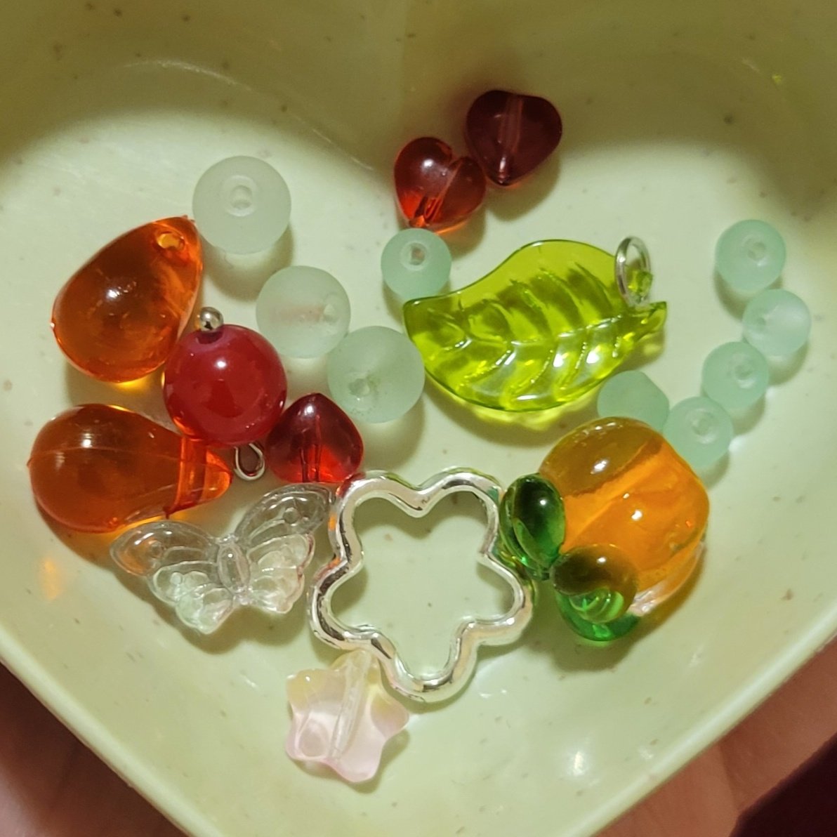 im making an orange blood themed bracelet :3 here's the bead soup