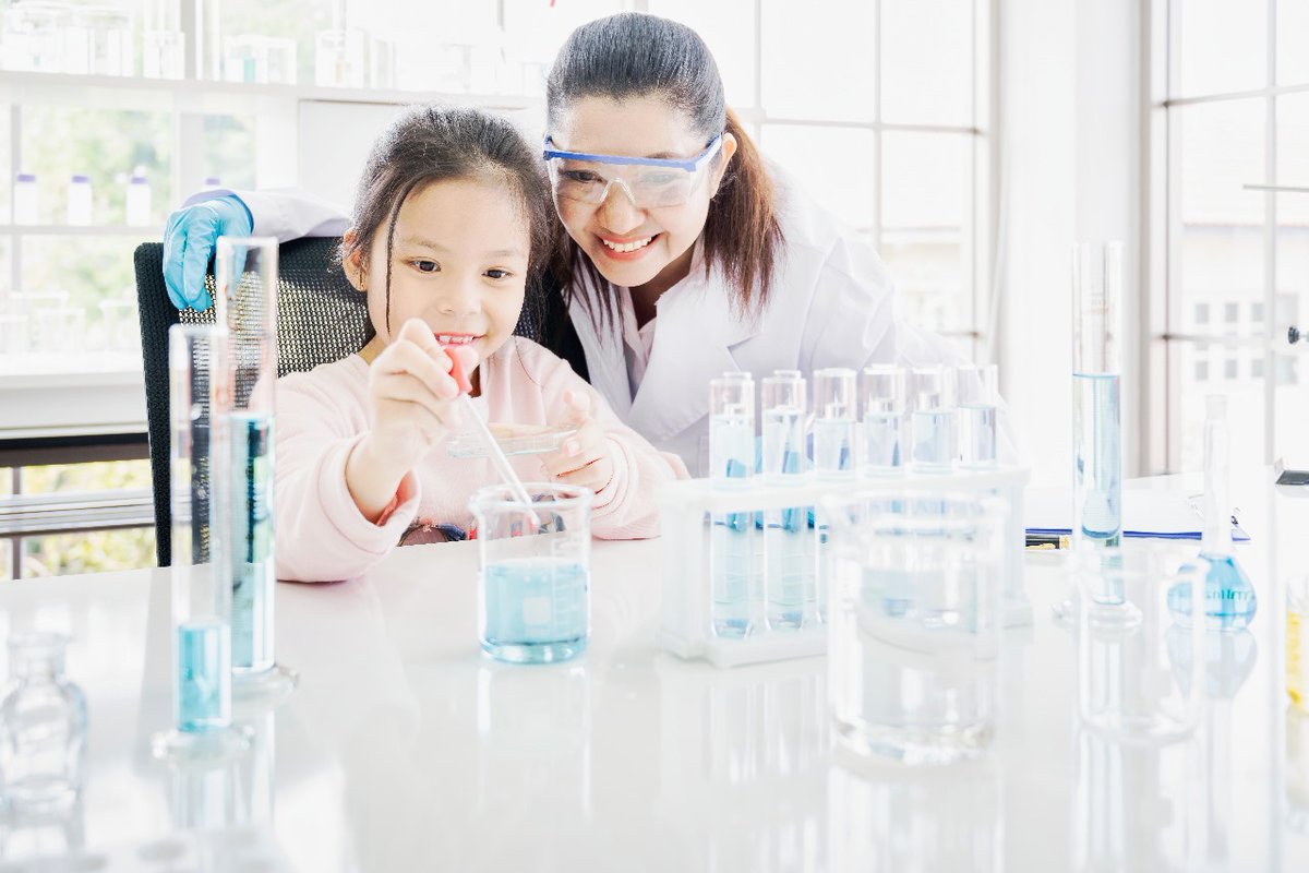 EcnuE's tweet image. Researchers have found that Chinese teacher candidates visiting Canada on an educational #ExchangeProgramme retained their science education lessons. Despite challenges in #Implementation, they applied learned tools upon returning home: journals.sagepub.com/doi/full/10.11…