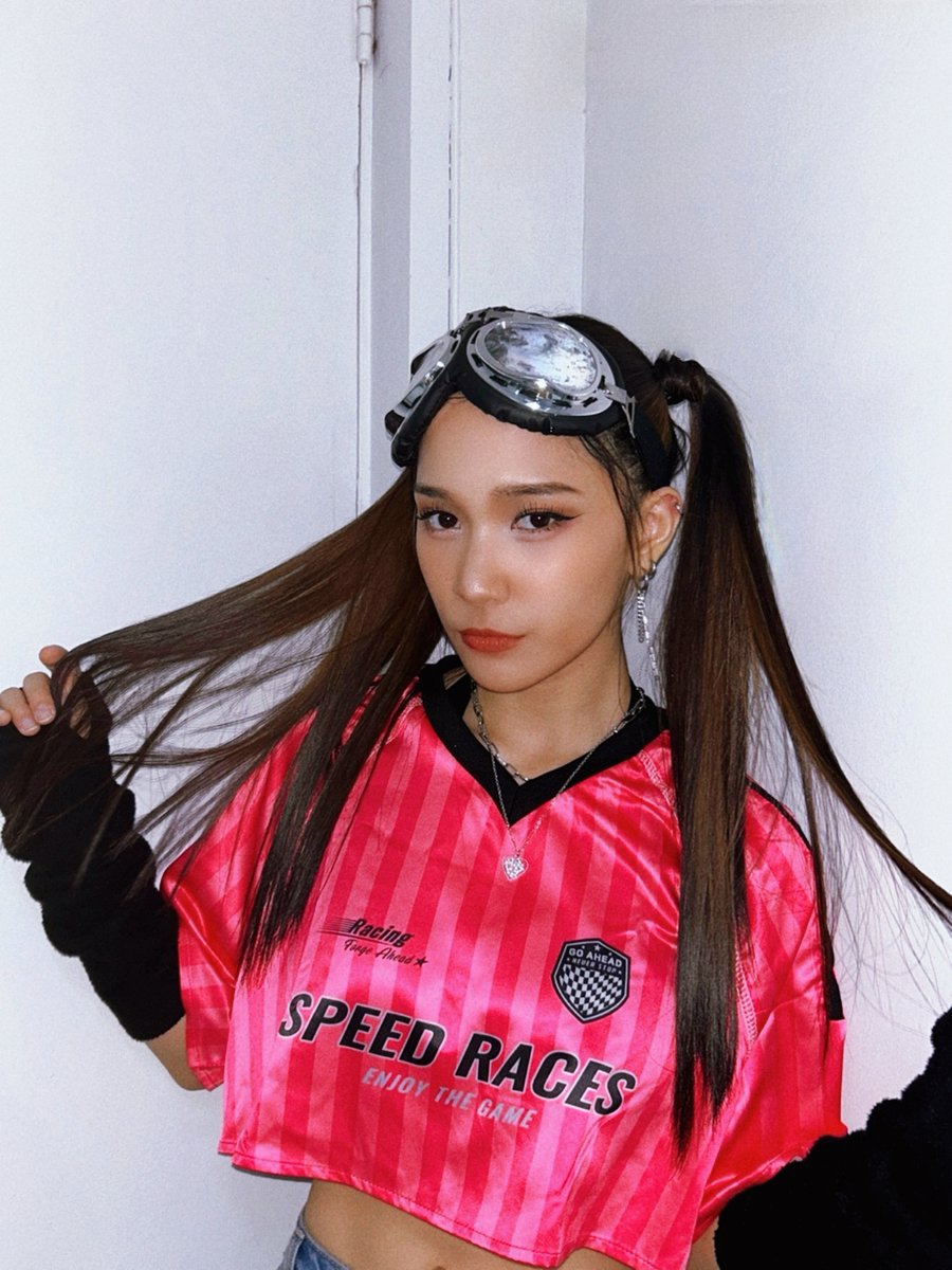 ygig_official's tweet photo. 📟 [#YGIG_GM]

my wego! i hope you enjoyed our performance yesterday! 🍔✨ please stay safe and dry for the rainy season~ always know that i lov333you 💙✨

#LETS_JEWEL #YGIGJewel https://t.co/eM4TdlYUt3