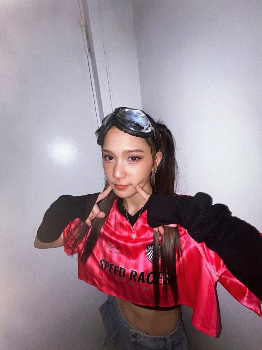 ygig_official's tweet photo. 📟 [#YGIG_GM]

my wego! i hope you enjoyed our performance yesterday! 🍔✨ please stay safe and dry for the rainy season~ always know that i lov333you 💙✨

#LETS_JEWEL #YGIGJewel https://t.co/eM4TdlYUt3