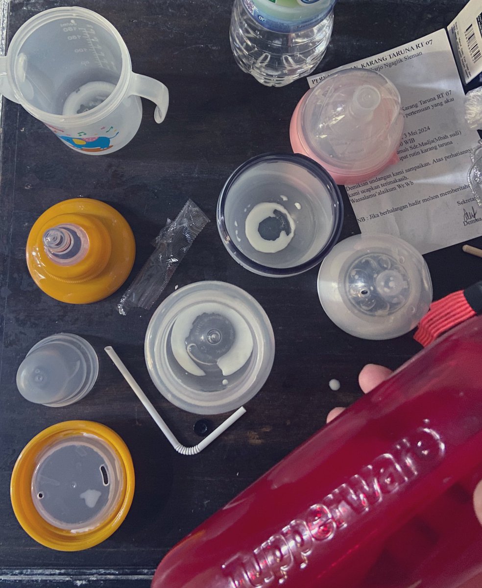 Memanjakan dan memaksa sama jahatnya dengan memberinya gula gula.