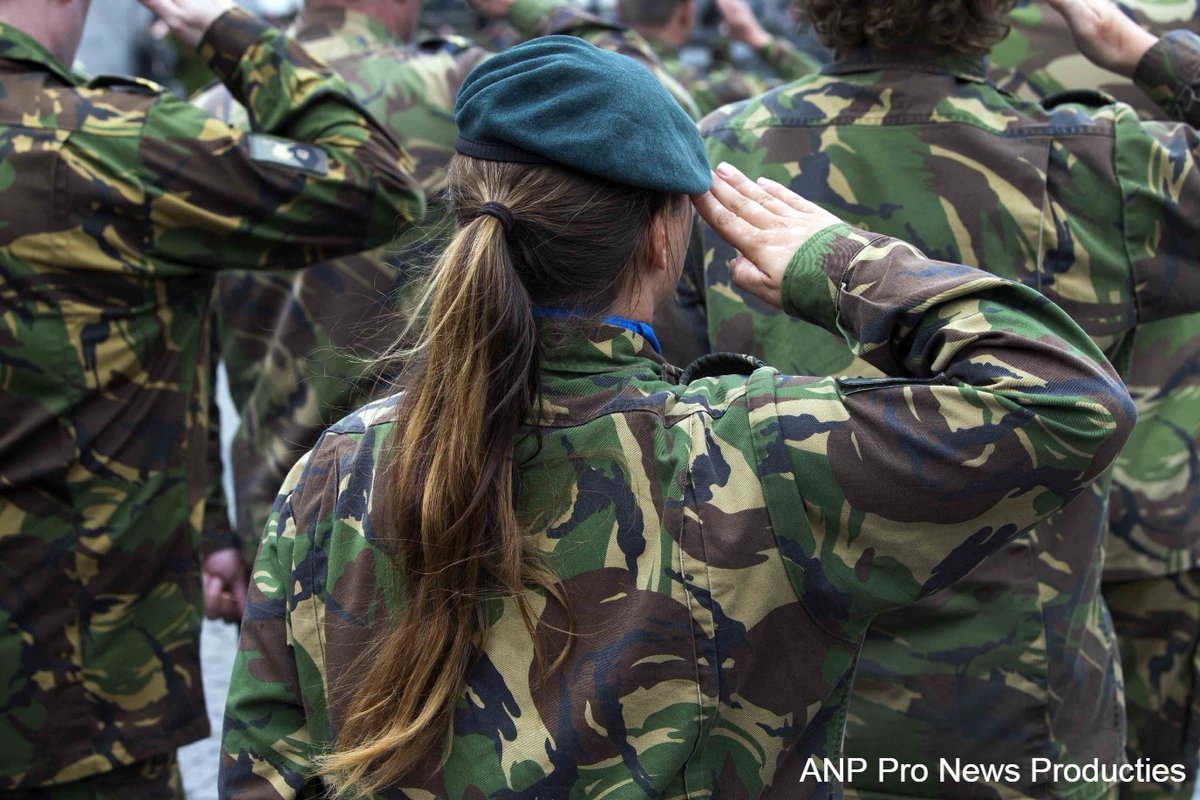 Defensie hield de moeizame positie van vrouwen in de krijgsmacht jarenlang zelf in stand 🪖

Dit blijkt uit onderzoek van historicus Kim Bootsma (<a href="/FacultyofArtsUG/">Faculty of Arts - University of Groningen</a>): 'Vrouwelijke militairen werden voortdurend achtergesteld.' 👇 
rug.nl/news/2024/05/d…
