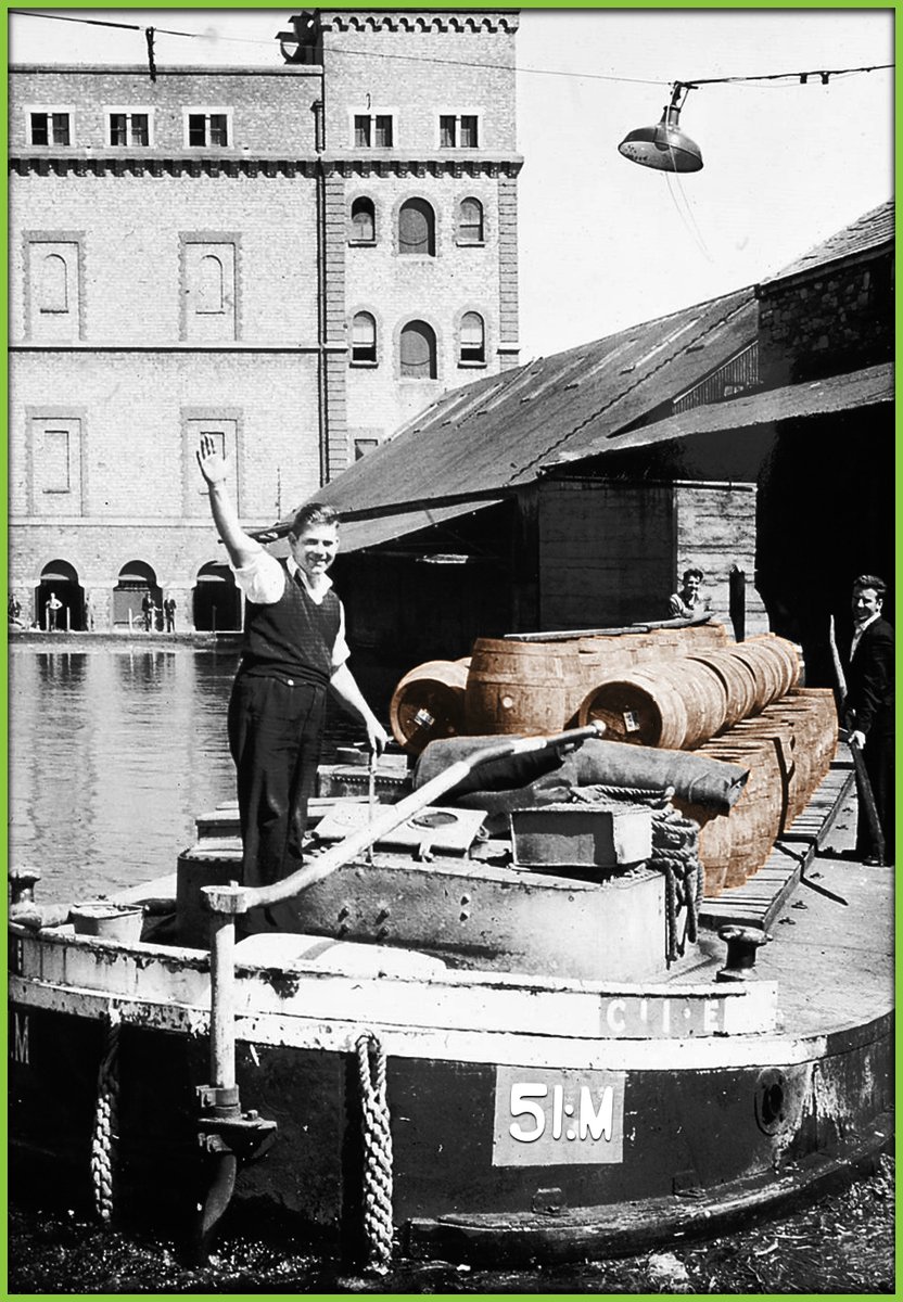 Today in 1960..
The last Commercial Barge, the 51M, makes its final journey on the "Grand Canal" to Limerick with a cargo of Guinness.
#Limerick #OTD #guinness #grandcanal #barge