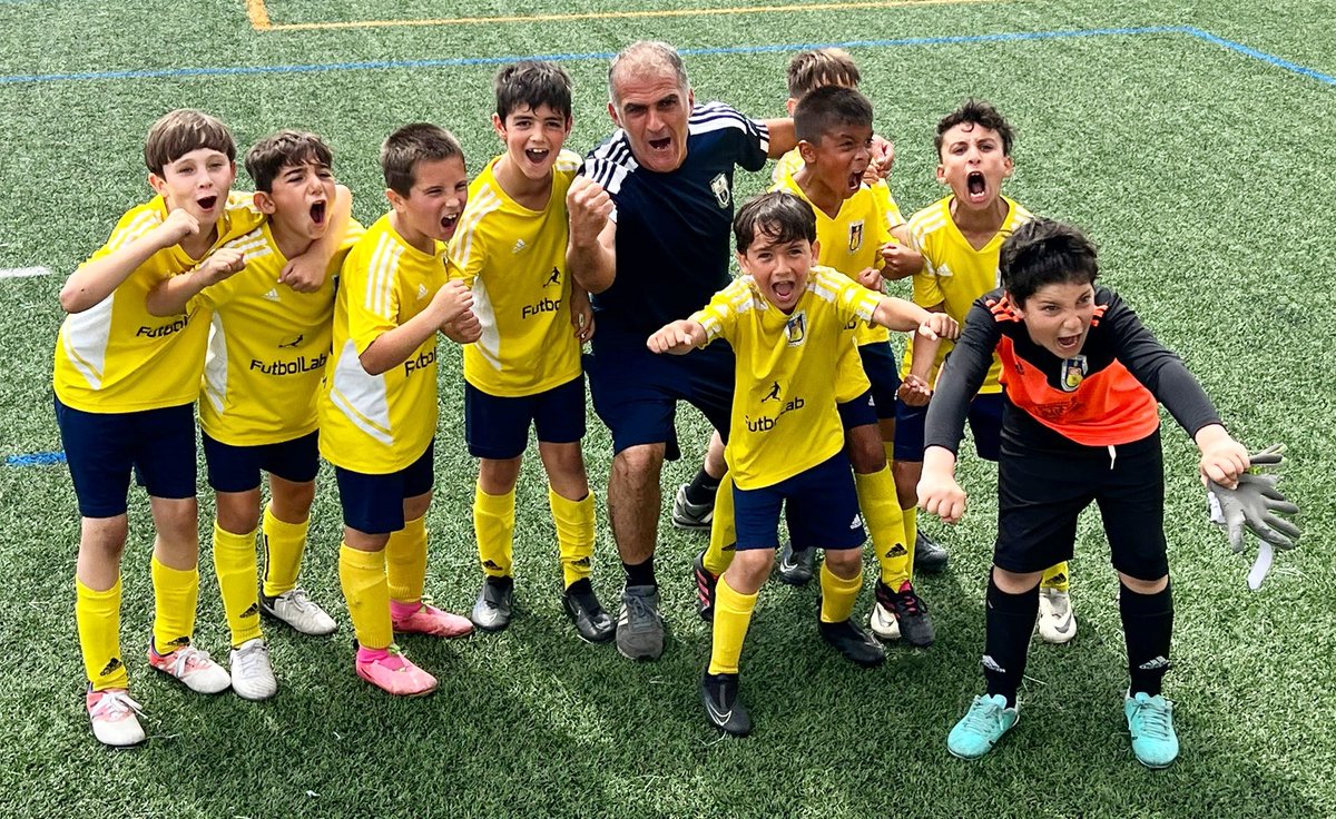 @CBTERLENKA @UESVH 📷 Celebració sobre la gespa del BENJAMÍ B (S9) després del gran triomf aconseguit dissabte contra el Sant Joan Despí-San Pancracio!

👏👏 Enhorabona, nois!

#SomHiGrocs #BBS9 #PlanterUEC