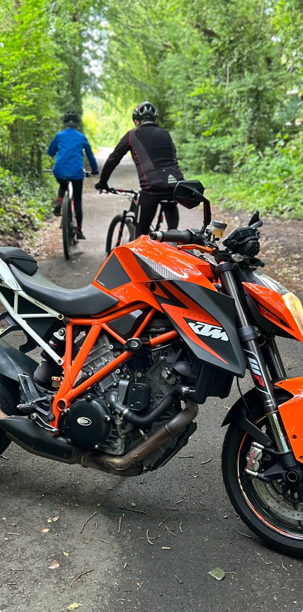 Lovely chat with a couple on their KTM Mountain Bikes. Putting the beast away, it’s been an epic winter bike. Time for summer hooligan motorcycles to take its place