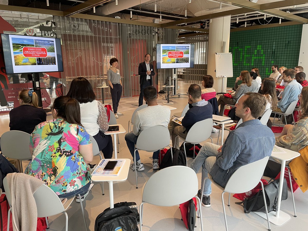 The Public Participation in Sustainable Transitions summer school kicked off with a game of “Changing the Game: Neighbourhood” to get to know each other 🥳 
<a href="/epgroningen/">Environmental Psychology Groningen</a> <a href="/rechten050/">Rechtsgeleerdheid RUG</a> @WOS_UG