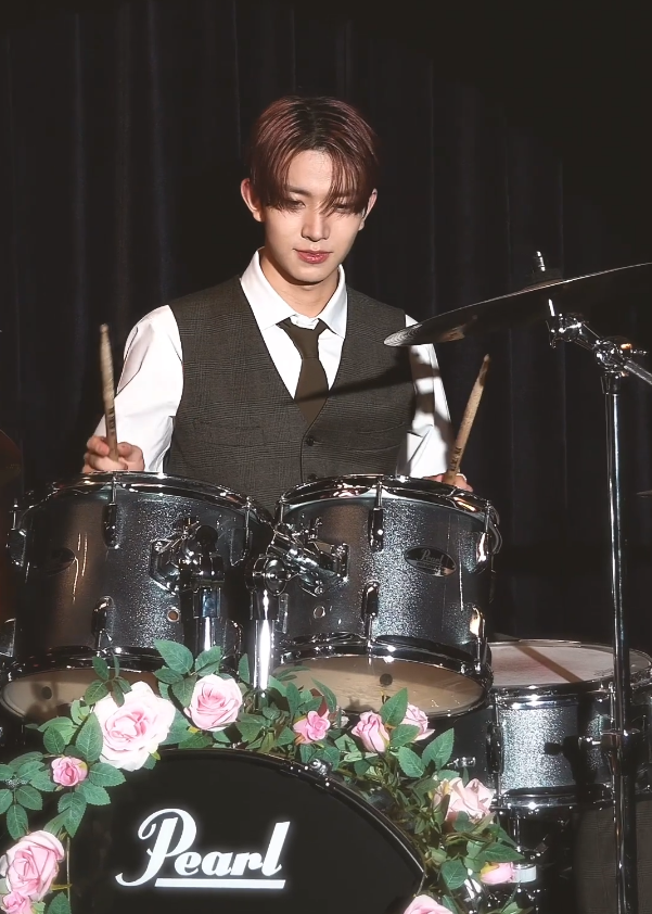 heeseungcokr's tweet photo. drummer heeseung 🥁 https://t.co/vWORODhi44
