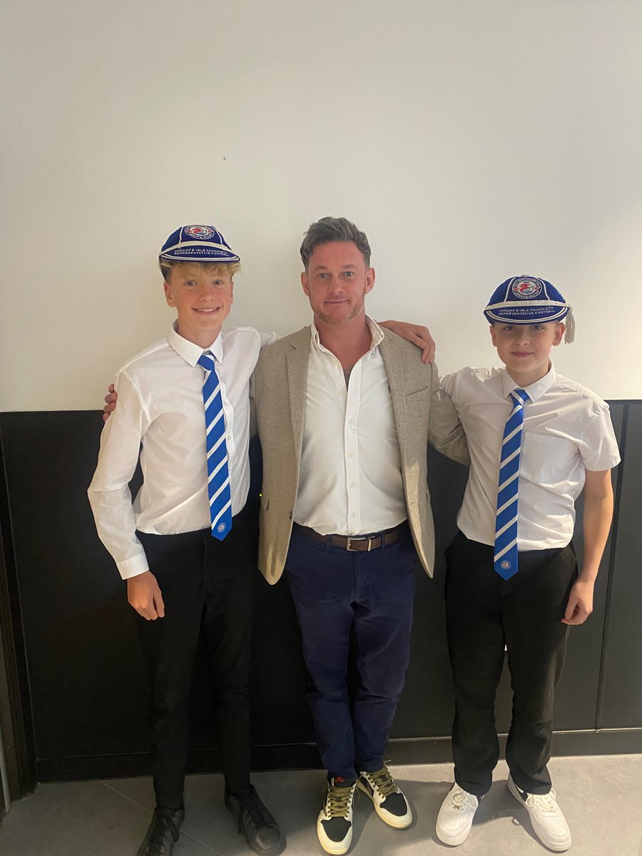 FayRix1's tweet photo. Watching these two progress through the years together has been such a pleasure! 
First @CVSFA cap after 3years of selection! ⚽️🧢💙
So unbelievably proud! @stteilos_Lower @kate_scrase @stteilos_PE https://t.co/N47YOZv0Yo