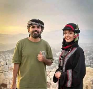salmanthabt2's tweet photo. أحنا قلنا يصور التراث اليمني مش المنتج اليمني 😁
كذا يااااا بنات مله عيييييب😅
#خان_کا_نظریہ_نہیں_مٹا_سکتے https://t.co/lOwIzensGN