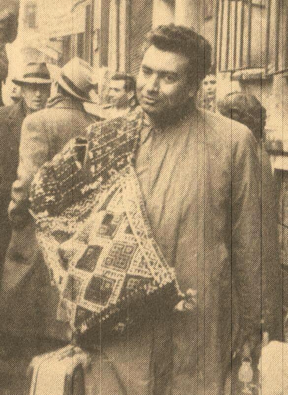 "Yalan teşkilat kurmuş, doğru yalnızdır."

Yaşar Kemal