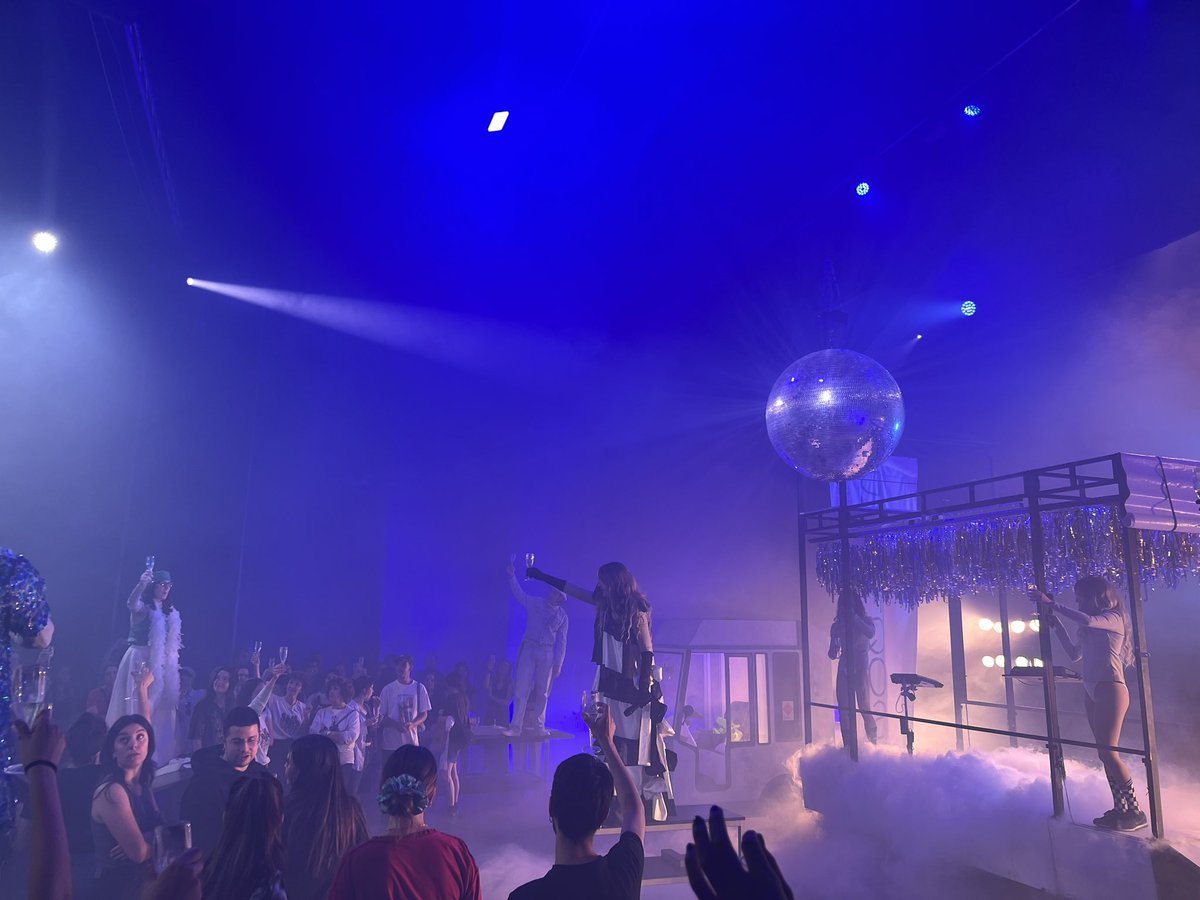 🥂 Baby no more 🥂
<a href="/teatrenacional/">TNC</a> <a href="/VVAA_collective/">VVAA col•lectiu</a>