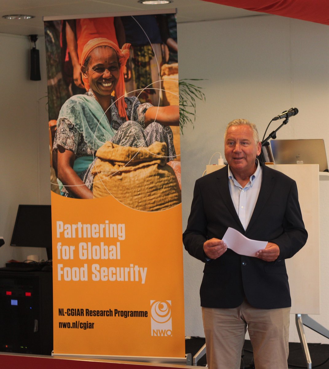 CGIAR_EMD's tweet photo. 🤝Excited to celebrate the strong strategic partnership between the Government of the Netherlands and @CGIAR, and the continuing #NLCGIAR program! #OneCGIAR #WithScienceWeCan @NWOFunding @NWONieuws
📸: Jenny van Bremen, NWO https://t.co/u27c966yrf