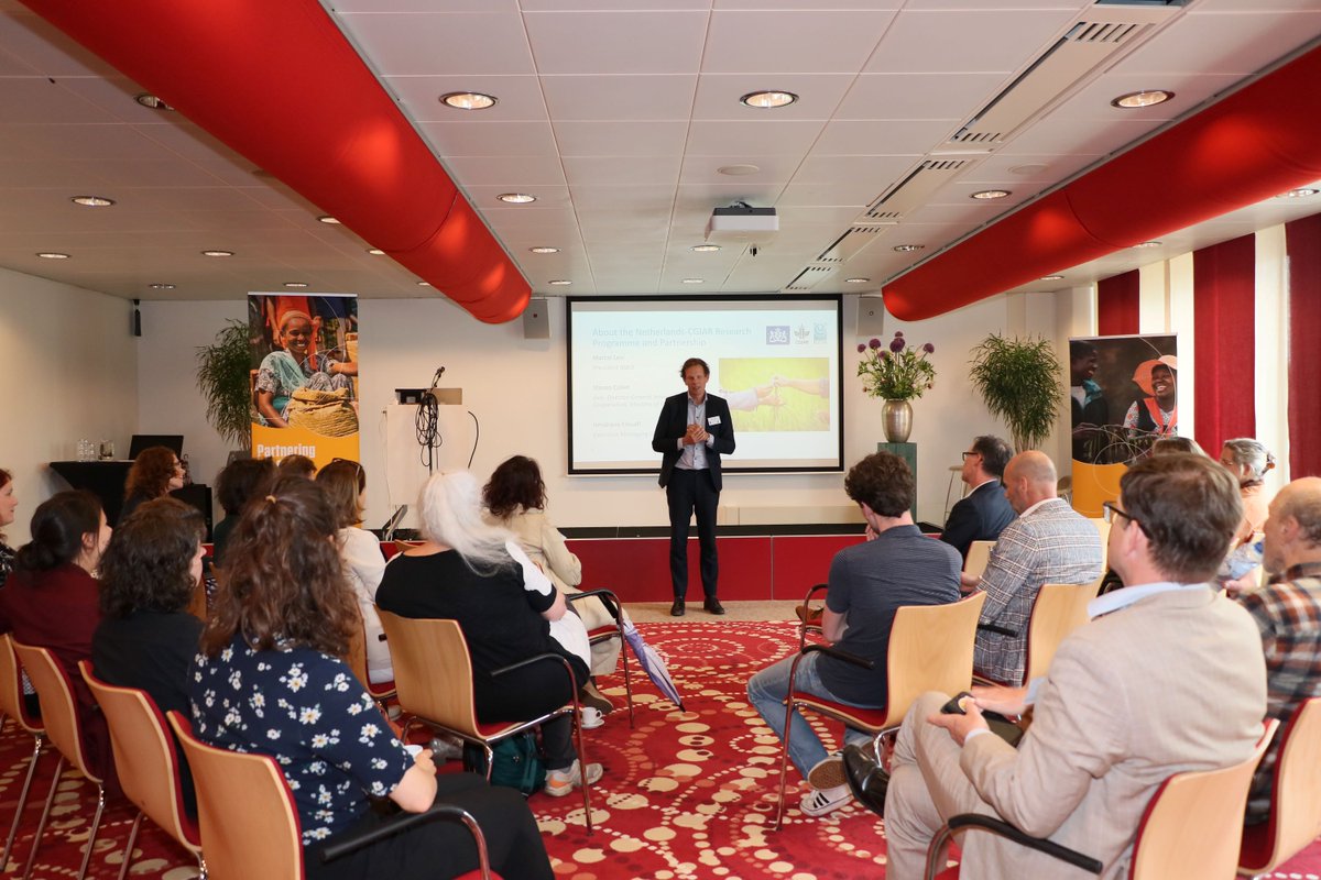 CGIAR_EMD's tweet photo. 🤝Excited to celebrate the strong strategic partnership between the Government of the Netherlands and @CGIAR, and the continuing #NLCGIAR program! #OneCGIAR #WithScienceWeCan @NWOFunding @NWONieuws
📸: Jenny van Bremen, NWO https://t.co/u27c966yrf
