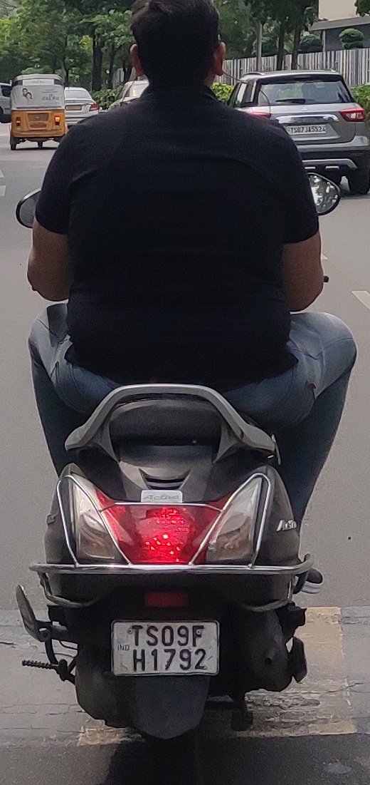 #roadsafety 

Anyone knows, y most of ppl become reluctant using helmets & got use to having headsets while transit?

90% discount impact ?

@CYBTRAFFIC @hydcitypolice @CPCyberabad @TelanganaDGP @HYDTrafficMan  @CPHydCity

No surprise, strict surveillance required @HiHyderabad