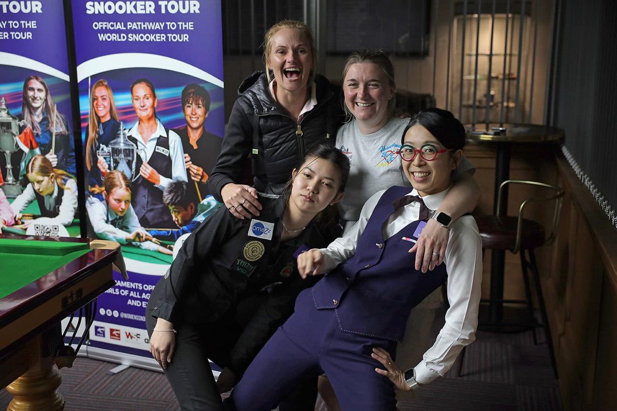 My first LandyWood British Open Champion 😊 and 20th ranking title. 

Special thanks to <a href="/evans_reanne/">Reanne Evans MBE</a> for sparing me some time with your practice table. 

Now back to action in QSchool Event 2 before going home 🇭🇰!

📸: <a href="/WomensSnooker/">World Women’s Snooker</a> 
#20th