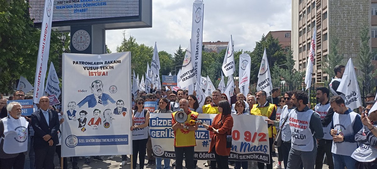 egitimsen's tweet photo. Özel Sektör Öğretmenleri Sendikası'nın çağrısıyla Ankara'da toplanan öğretmenler, asgari ücret düzenine son verilmesi ve taban maaş hakkı talebi başta olmak üzere özlük hakları için, Ankara'da MEB önünden toplandı. Öğretmenler önlerine kurulan barikatlara, tüm engellemelere ve müdahalelere rağmen Meclis'e yürüyerek taleplerini dile getirdi. KESK Eş Genel Başkanı Ahmet Karagöz, Genel Başkanımız Kemal Irmak ile MYK üyelerimiz Zülküf Güneş, Evrim Gülez, Özlem Tolu ve Ankara Şubelerimizin üyeleri, özel sektör öğretmenlerinin eylemine katılarak destek verdi. 
Özel Sektör Öğretmenleri Sendikası, eylemin ardından, hakları için Meclis önünde eğitim nöbeti başlattı.
#EğitimNöbetindeyiz
@ogretmensendika
