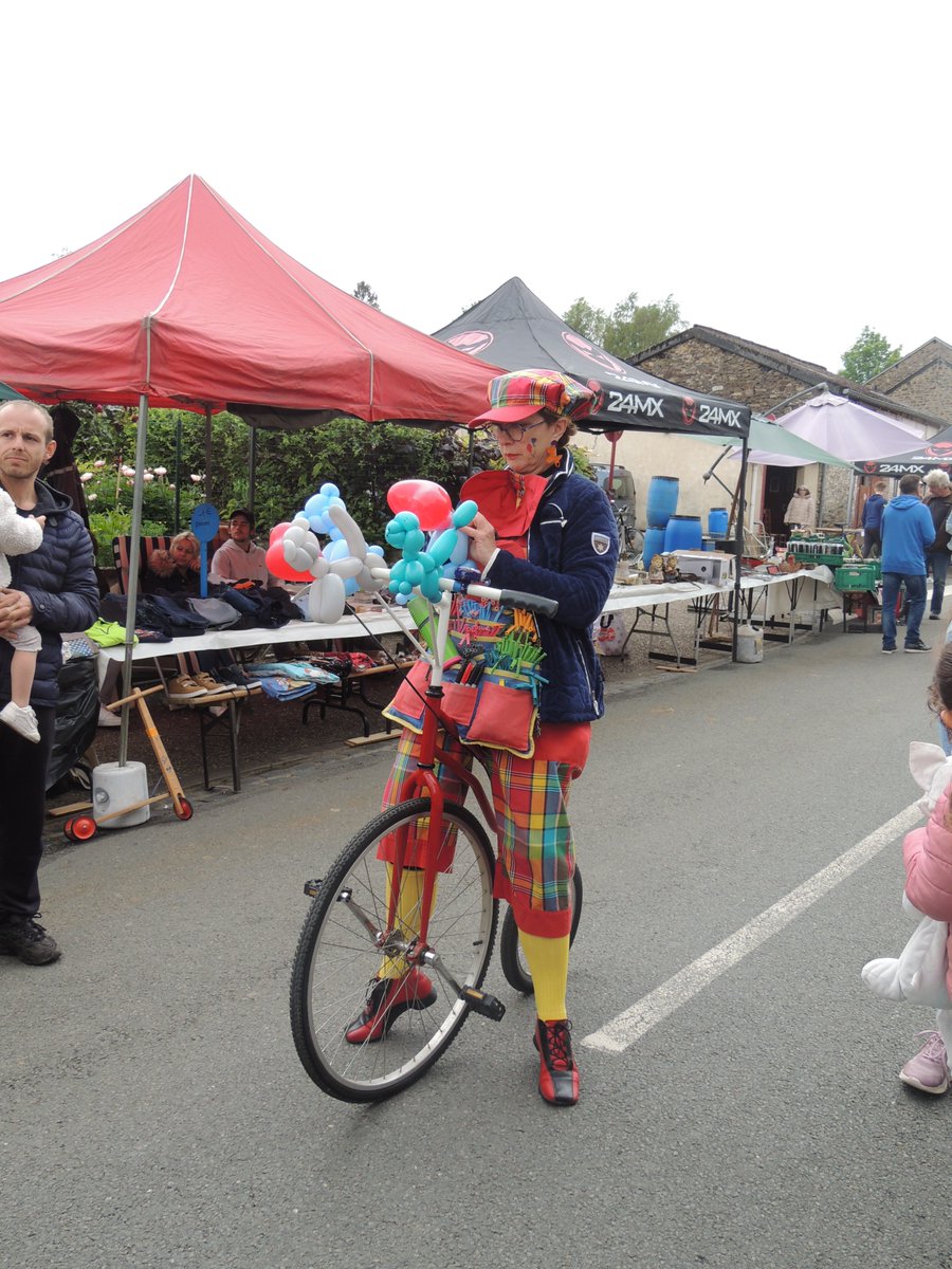 LesMazures08's tweet photo. 📷 Événement en photos 📷

- Dimanche 26 Mai 2024 • Brocante et Fête patronale dans le village - https://t.co/aLt2vn1ZA2