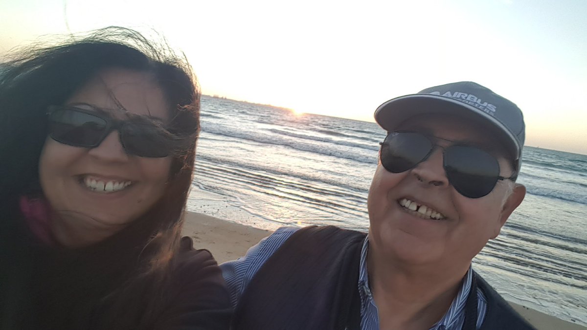 My father died yesterday. We’ve never had an easy relationship, but I guess he did his best. This pic is 7 years old, there haven’t been many smiles between us but I’m glad that my brother and I were with him at the end, and he truly smiled back for once. You’re with mamá now. 💔