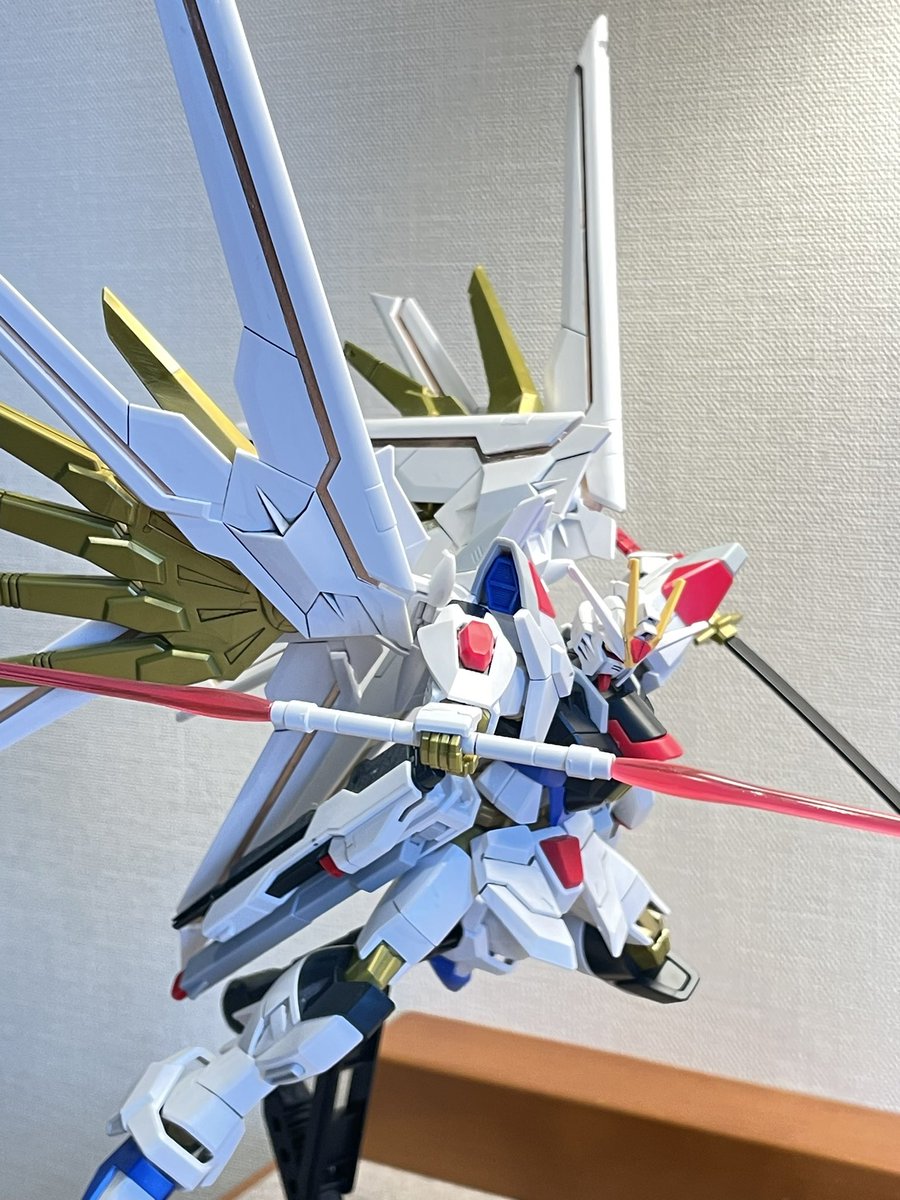 miyakotoha's tweet photo. 筆塗りしたけど……
色違ったな……

#ガンダム
#ガンプラ
#マイティーストライクフリーダム https://t.co/qFEaVy6258