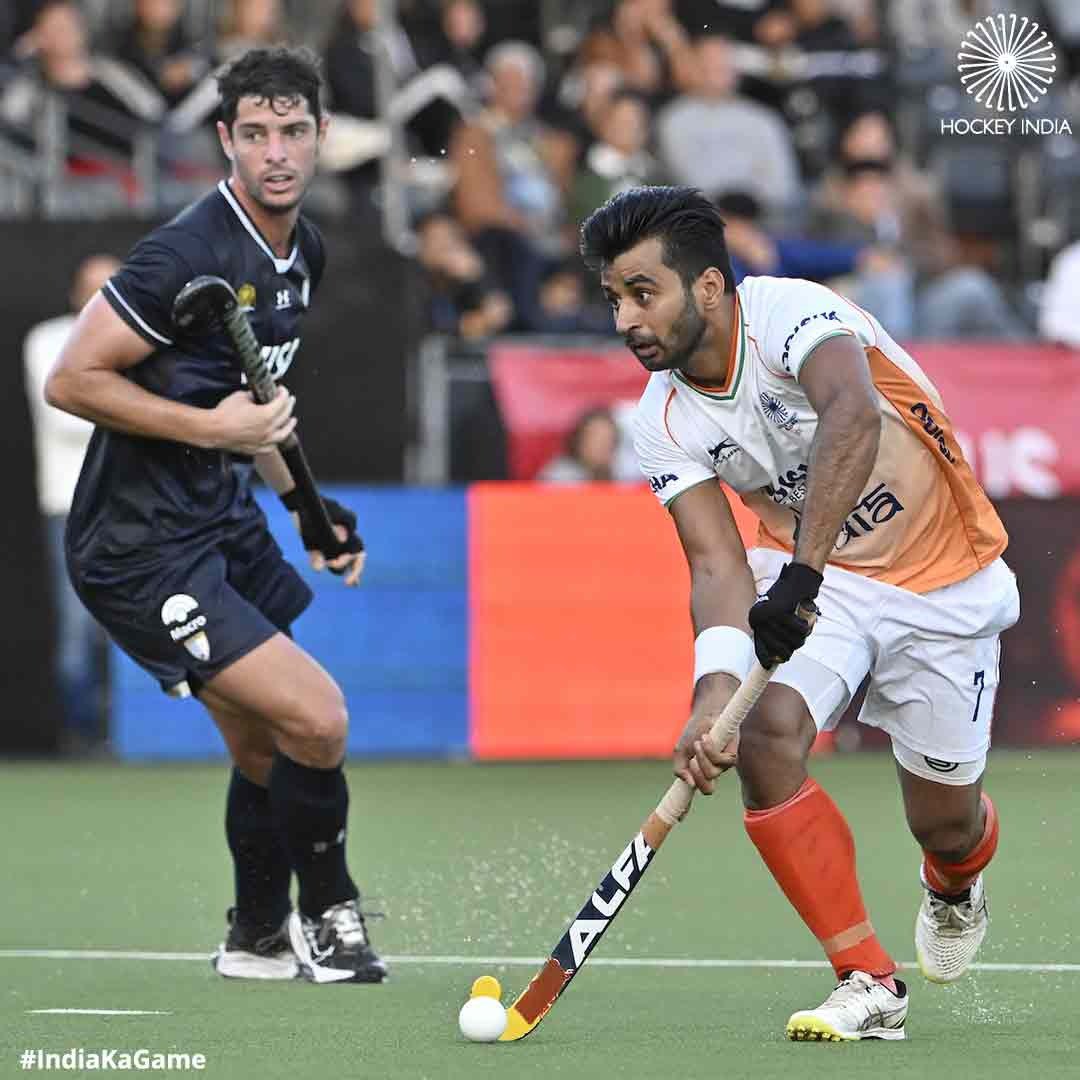 A glimpse of the determination and teamwork from the India Men's Hockey team in yesterday's FIH Pro League clash. 🏑

#HockeyIndia #IndiaKaGame #FIHProLeague #IndiaMensTeam
.
.
.
.
@FIH_Hockey @CMO_Odisha @sports_odisha @IndiaSports @Media_SAI @Limca_Official @CocaCola_Ind