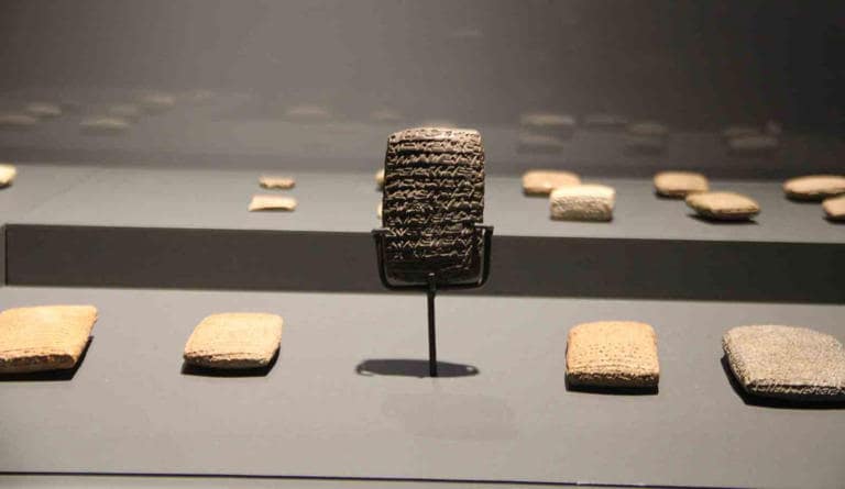 TodayAssyria's tweet photo. According to a 4,000-year-old #Assyrian clay tablet exhibited in the Kayseri Museum, the first company in Anatolia was founded by 12 Assyrian people with a capital of 15 kilograms of gold.
https://t.co/2DAoRFDLGW
#kültepe #kayseri #kanesh #assyria #assyrian #assrianews https://t.co/lnHtUztliL