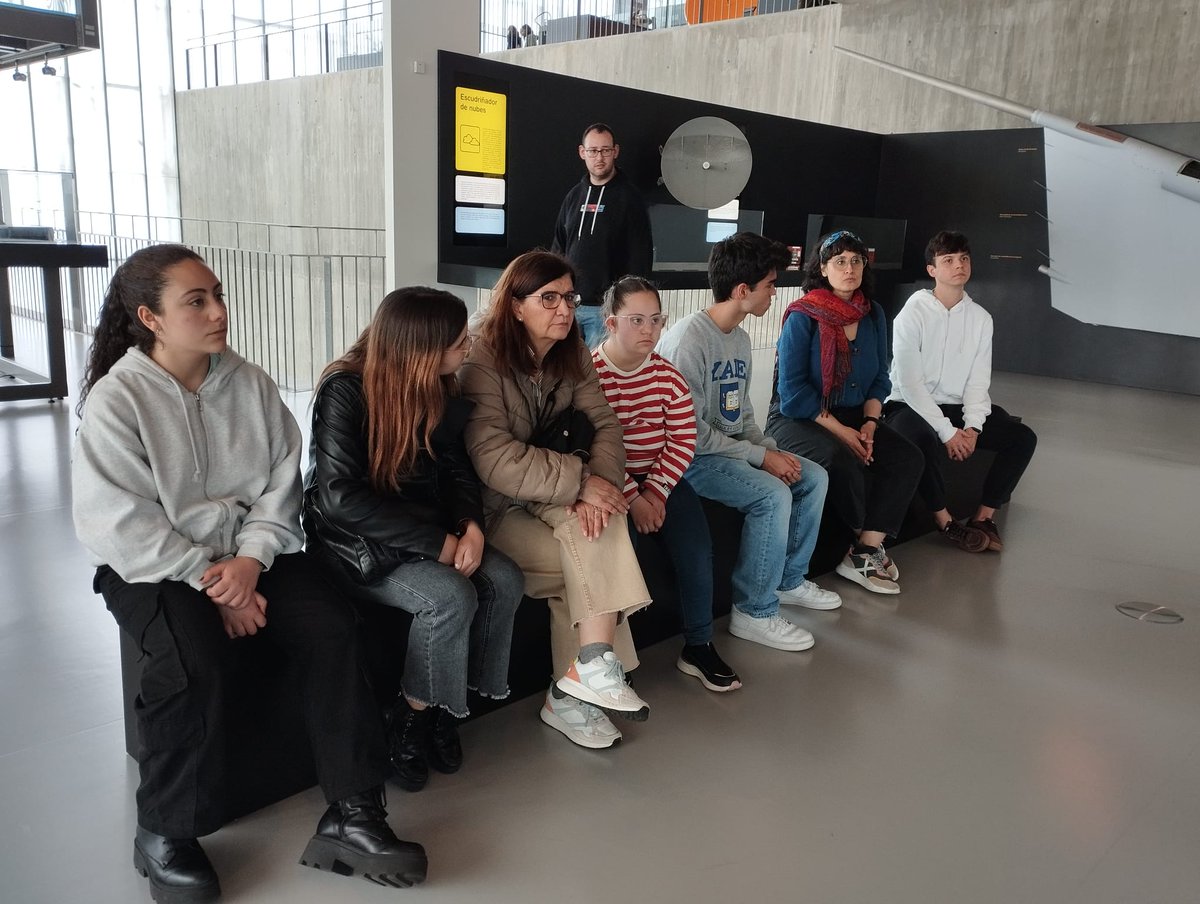 En @AisCultural organizaron unha visita guiada ao @muncyt👌 Esta actividade, na que participaron usuarios de @faxpg e de @Aspronaga, é parte do proxecto #AProxecciónSonora III. ➡️Esta actividade forma parte do proxecto Cultura Accesible e Inclusiva da Fundación Emalcsa.