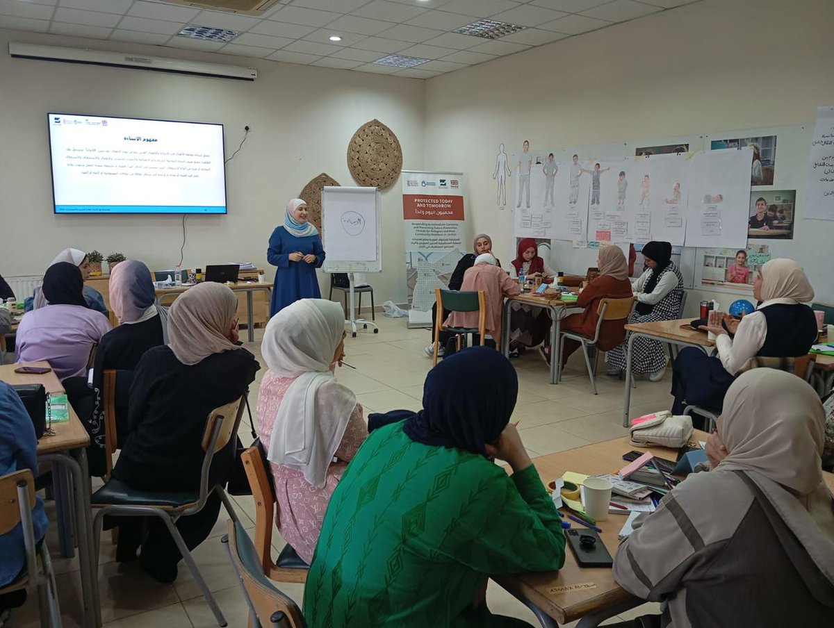 jordanriverfdn's tweet photo. جلسات تدريبية حول العنف المبني على النوع الاجتماعي والرعاية الوالدية نفذها فريق مشروع "محميون اليوم وغدا" لعدد من المُثقفات ضمن لجان مجتمعية شريكة من مختلف المحافظات وذلك لتنفيذ تدريبات وجلسات توعوية خاصة بتلك المفاهيم لسيدات المجتمع المحلي في المناطق المستهدفة.
#JRF
#JRCSP https://t.co/9RqCEogzsn