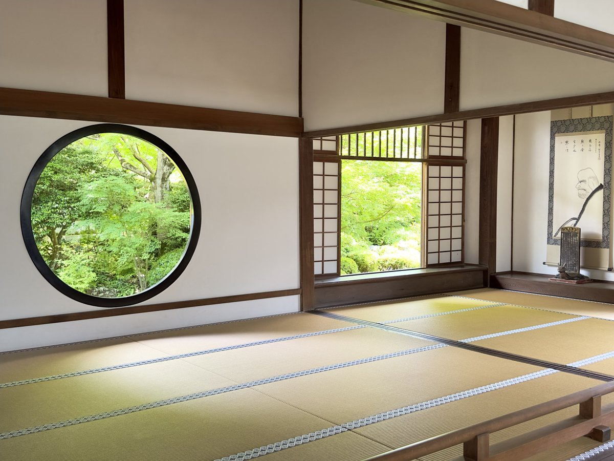 源光庵 京都・鷹峯にある禅宗寺院🍂 1694年に卍山禅師が開山となり、曹洞宗に改まる 「悟りの窓」丸窓は禅と円通を表し、「迷いの窓」角窓は生死 ...