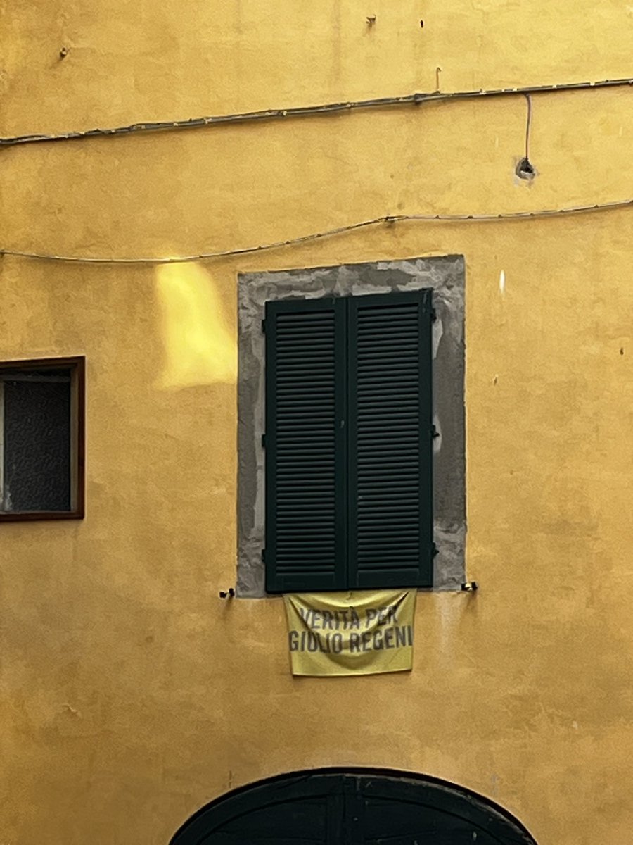 A banner calling for # justice for Giulio Regeni in Cortona, yesterday evening.

#VeritaPerGiulioRegeni
#VeritaPerGiulio
#GiulioRegeni