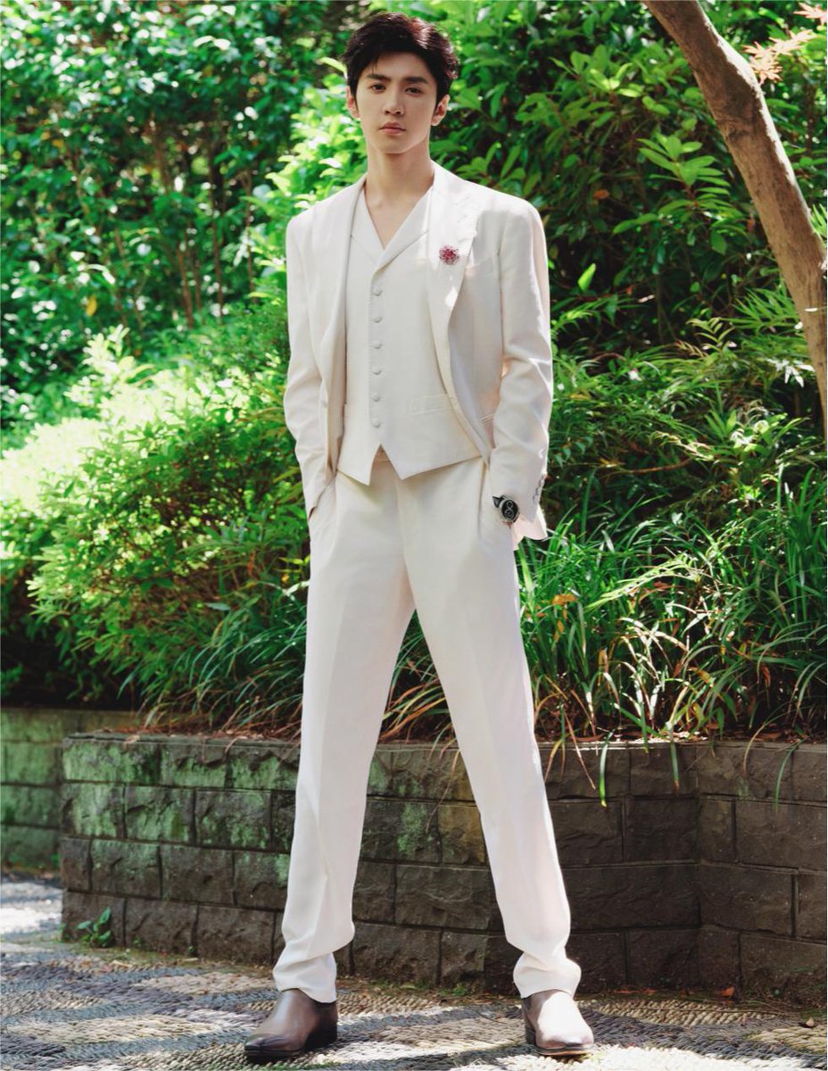 Prince in a white suit looks charming! #ChenZheyuan😍#陈哲远 #YOUKU #优酷