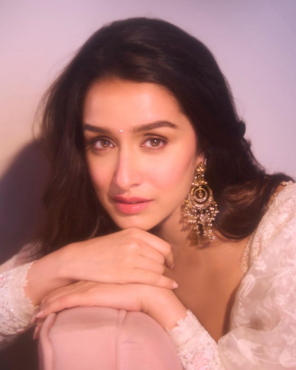 Picture-perfect in every way, Shraddha Kapoor dazzles in all frames

#shraddhakapoor #bollywood #bollywoodbeauty #bollywoodentertainment #entertainment #beauty #elegance #glamour #MiddayEntertainment