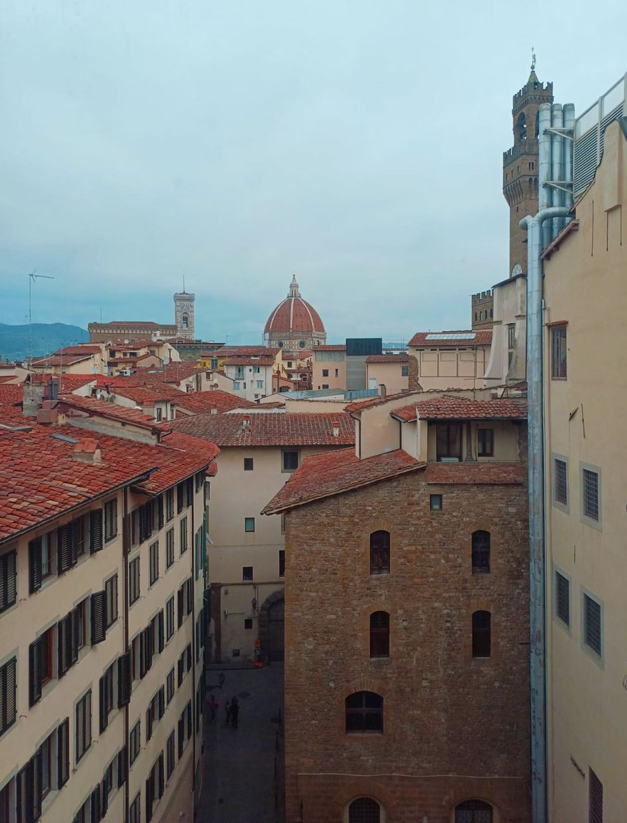 Ogni #27maggio #Firenze si sveglia con un peso sul cuore. Dagli #Uffizi lo sguardo si posa su via dei dei #Georgofili, via Lambertesca, la Torre dei Pulci. Dario, Fabrizio, Angela, Caterina e Nadia sono ancora là a ricordarci la #strage che la mafia compì quella notte @MIC_Italia