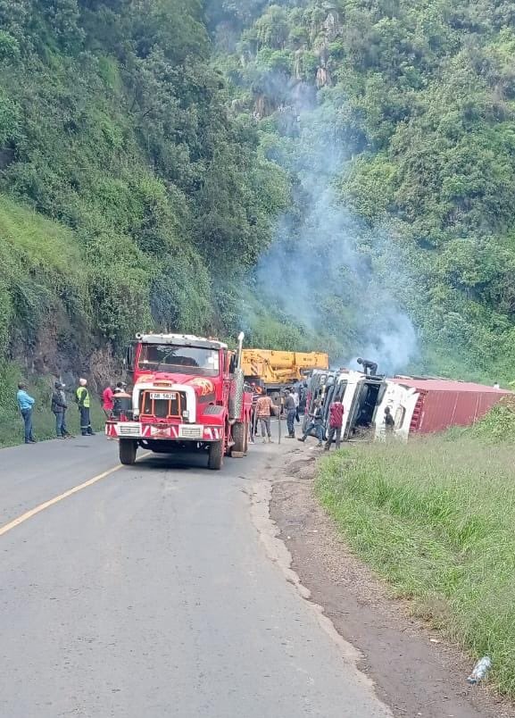 avoid Mai Mahiu for now…someone has parked in the middle of the road